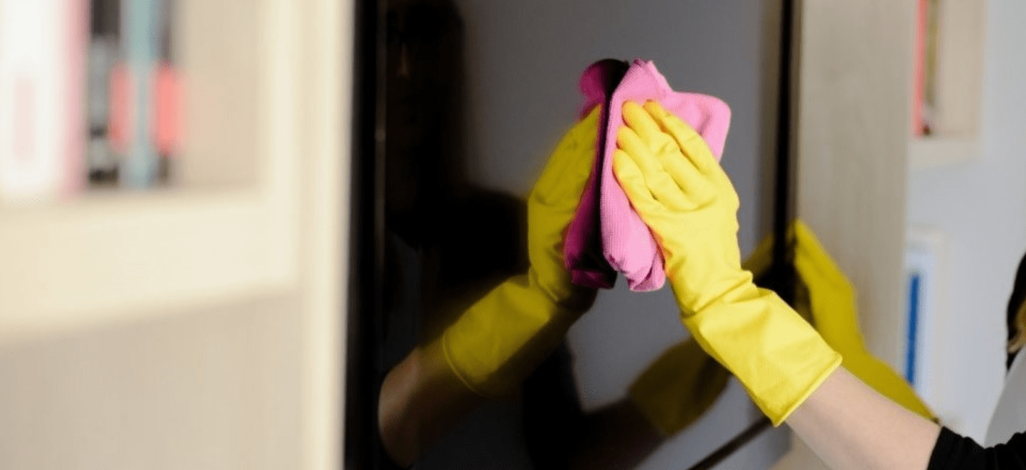 Dishwashing detergent solution for cleaning TVs